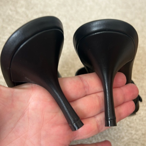 Stuart Weitzman Maverick 75 slides - Picture 8 of 13